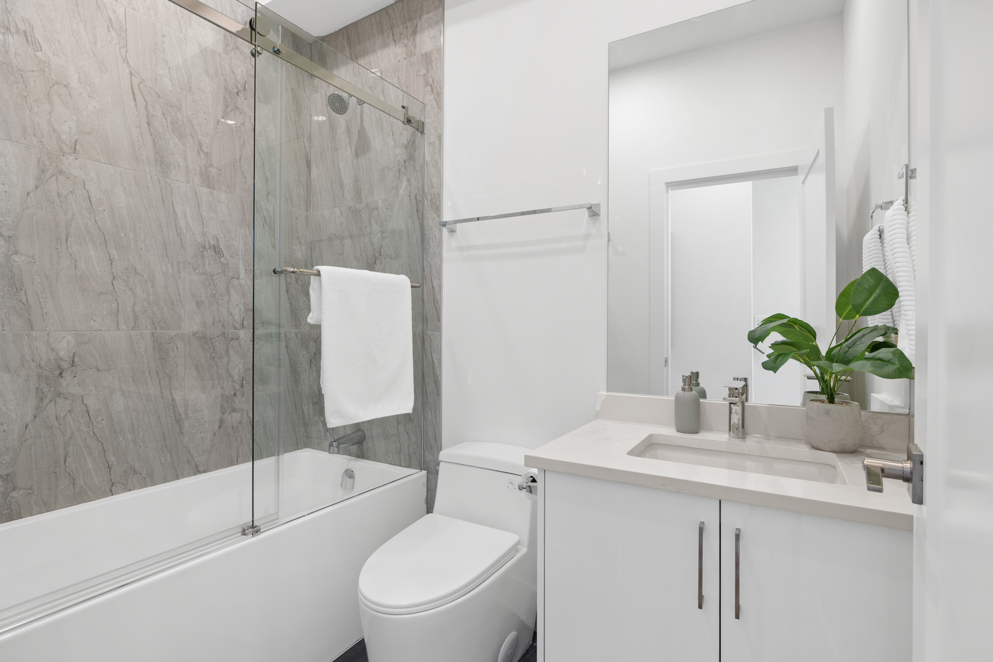 Bathroom vanity quartz
